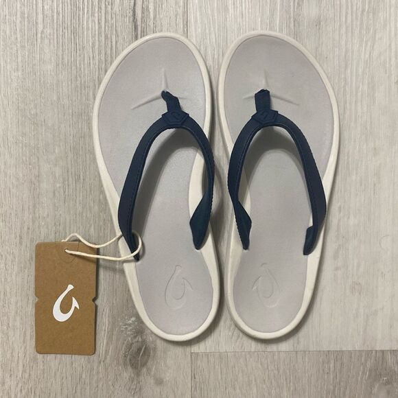 NWT-OLUKAI-Pi'oe Women's Beach Sandals,Water-Resistant-Navy blue and Grey-Size 7 - Picture 4 of 9